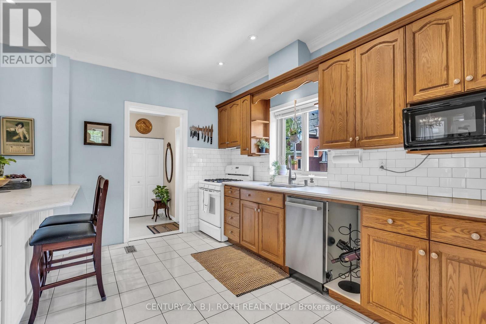 32 Samuel Street, Kitchener, ON - Indoor Photo Showing Kitchen