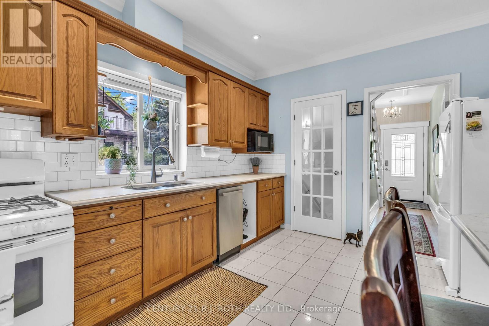 32 Samuel Street, Kitchener, ON - Indoor Photo Showing Kitchen
