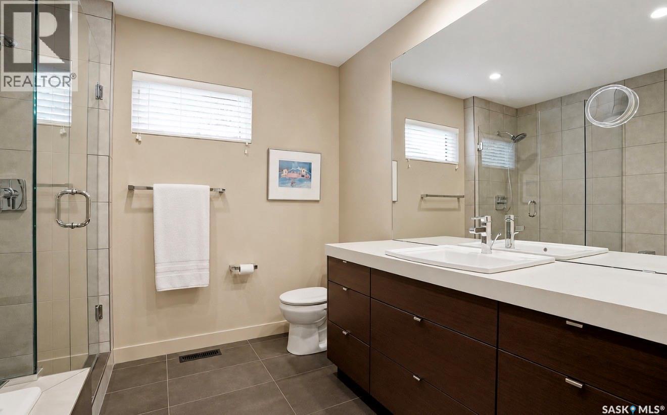 1212 Broadway Avenue E, Saskatoon, SK - Indoor Photo Showing Bathroom