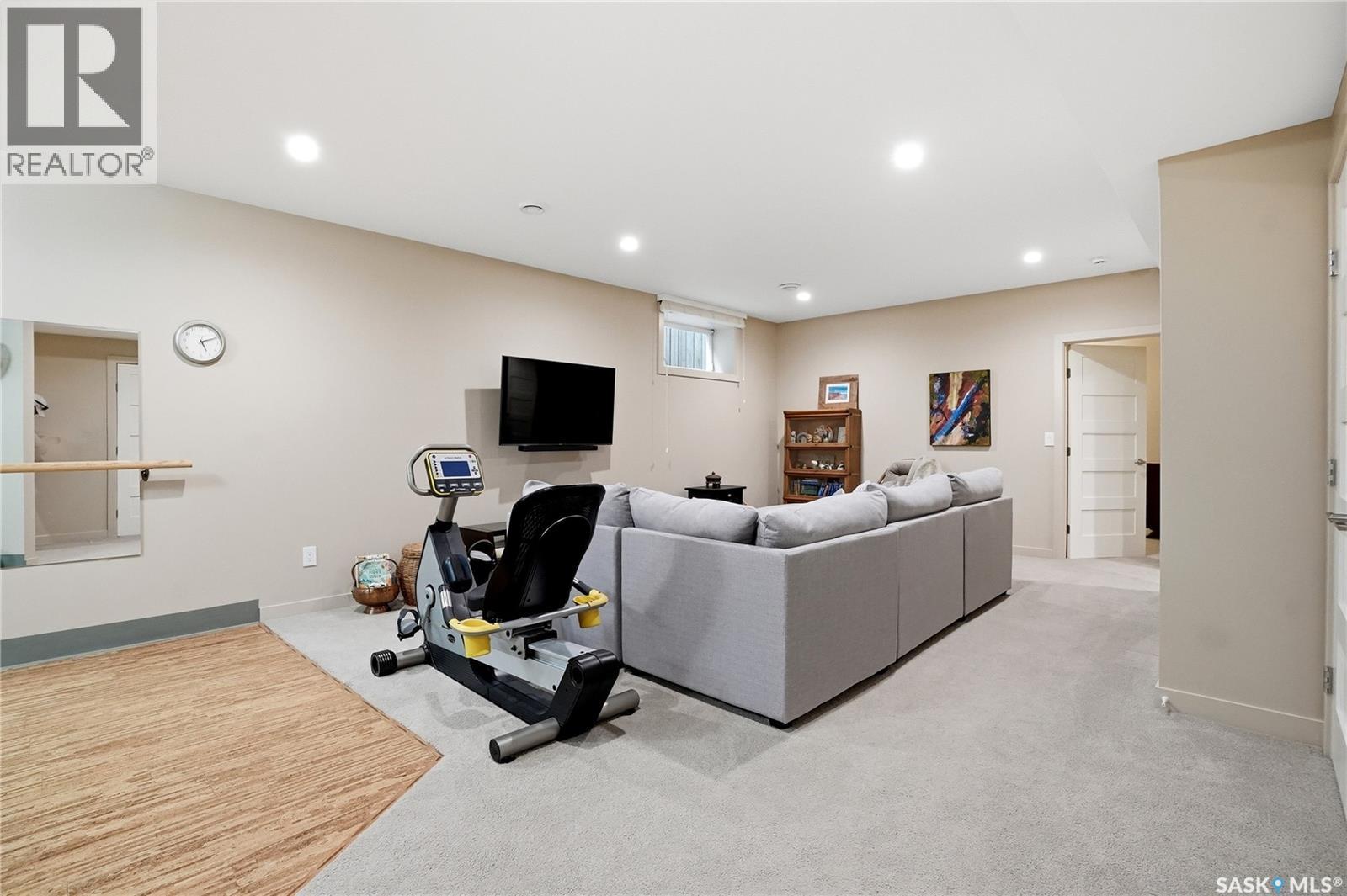 1212 Broadway Avenue E, Saskatoon, SK - Indoor
