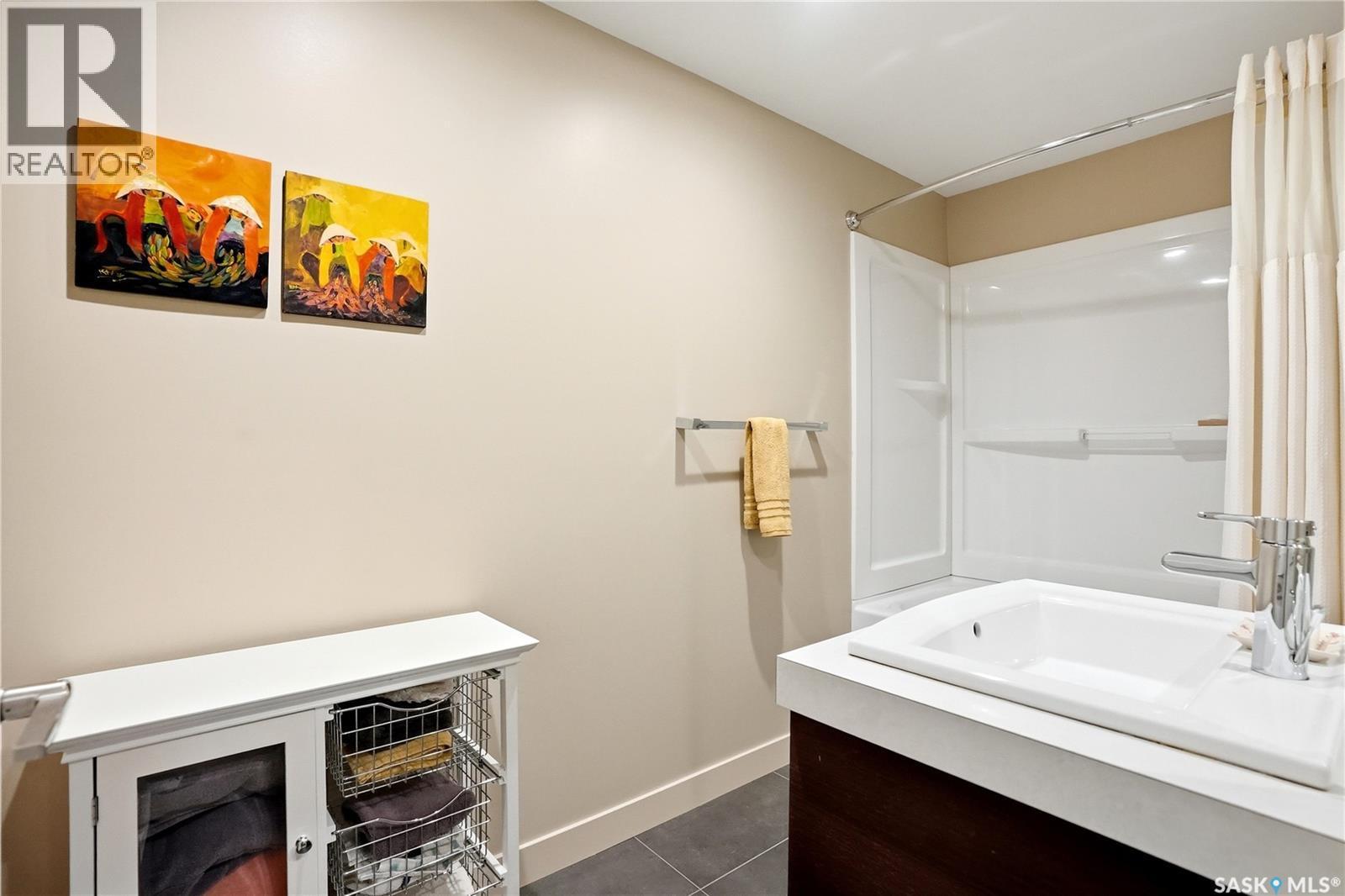 1212 Broadway Avenue E, Saskatoon, SK - Indoor Photo Showing Bathroom