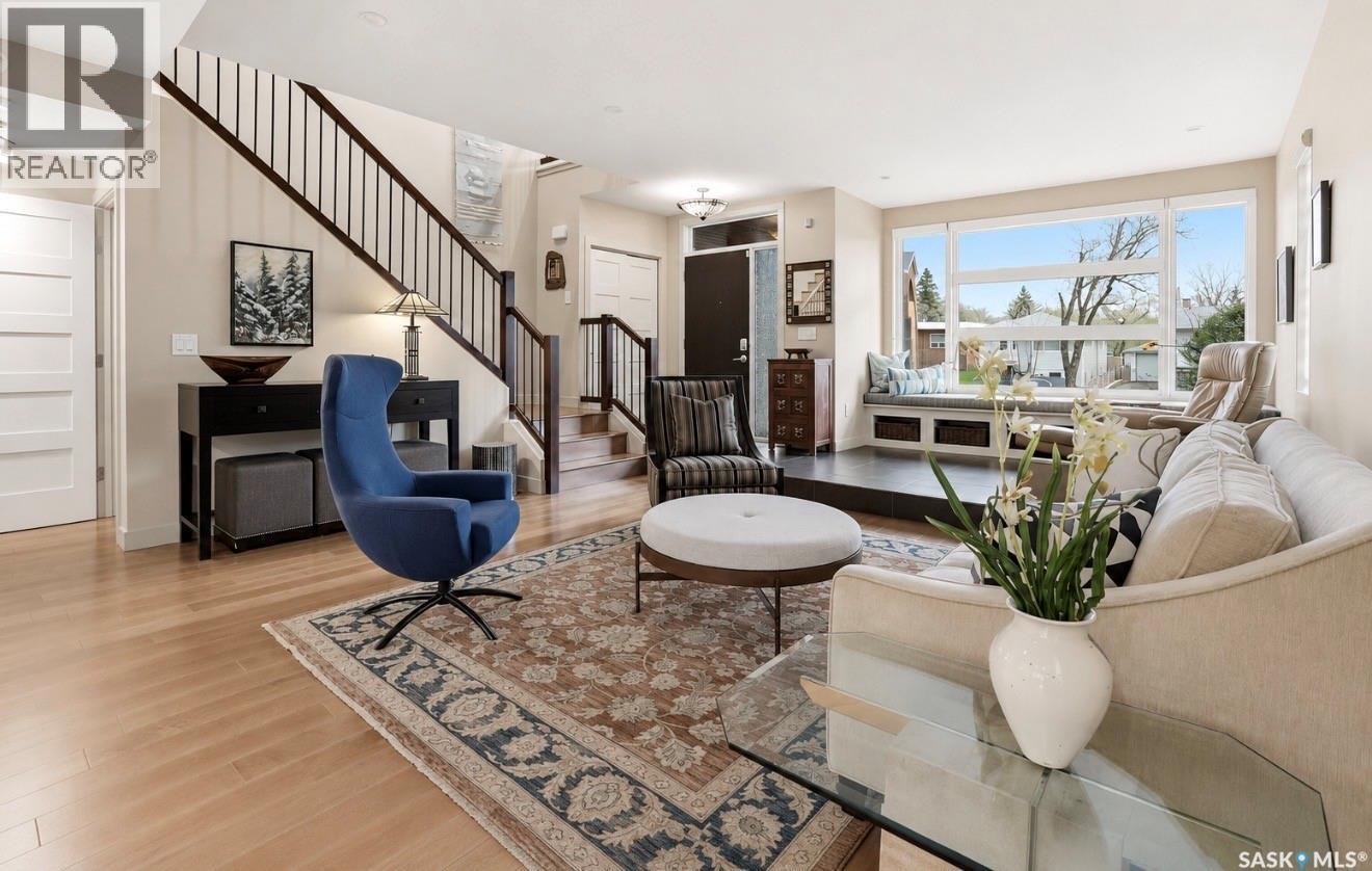 1212 Broadway Avenue E, Saskatoon, SK - Indoor Photo Showing Living Room