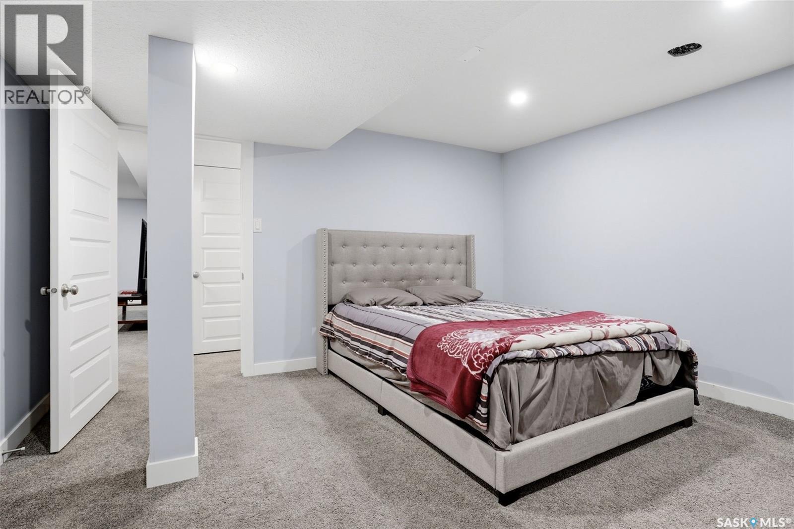 14 Diamond Street, Regina, SK - Indoor Photo Showing Bedroom