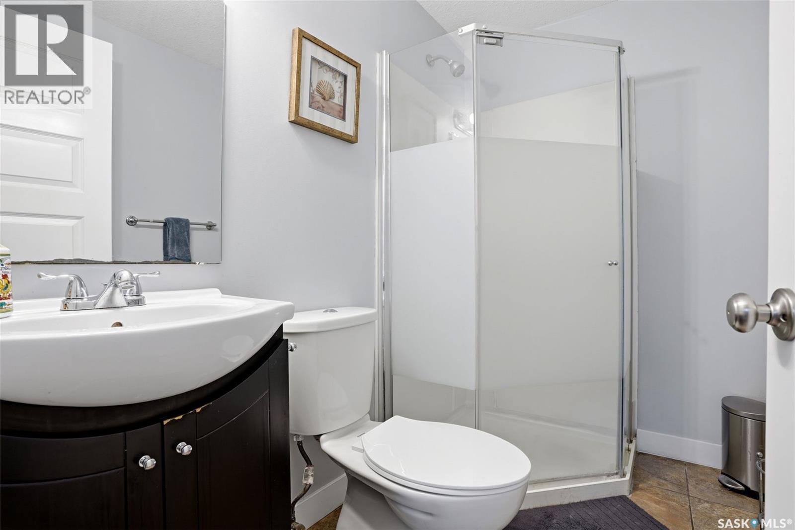 14 Diamond Street, Regina, SK - Indoor Photo Showing Bathroom