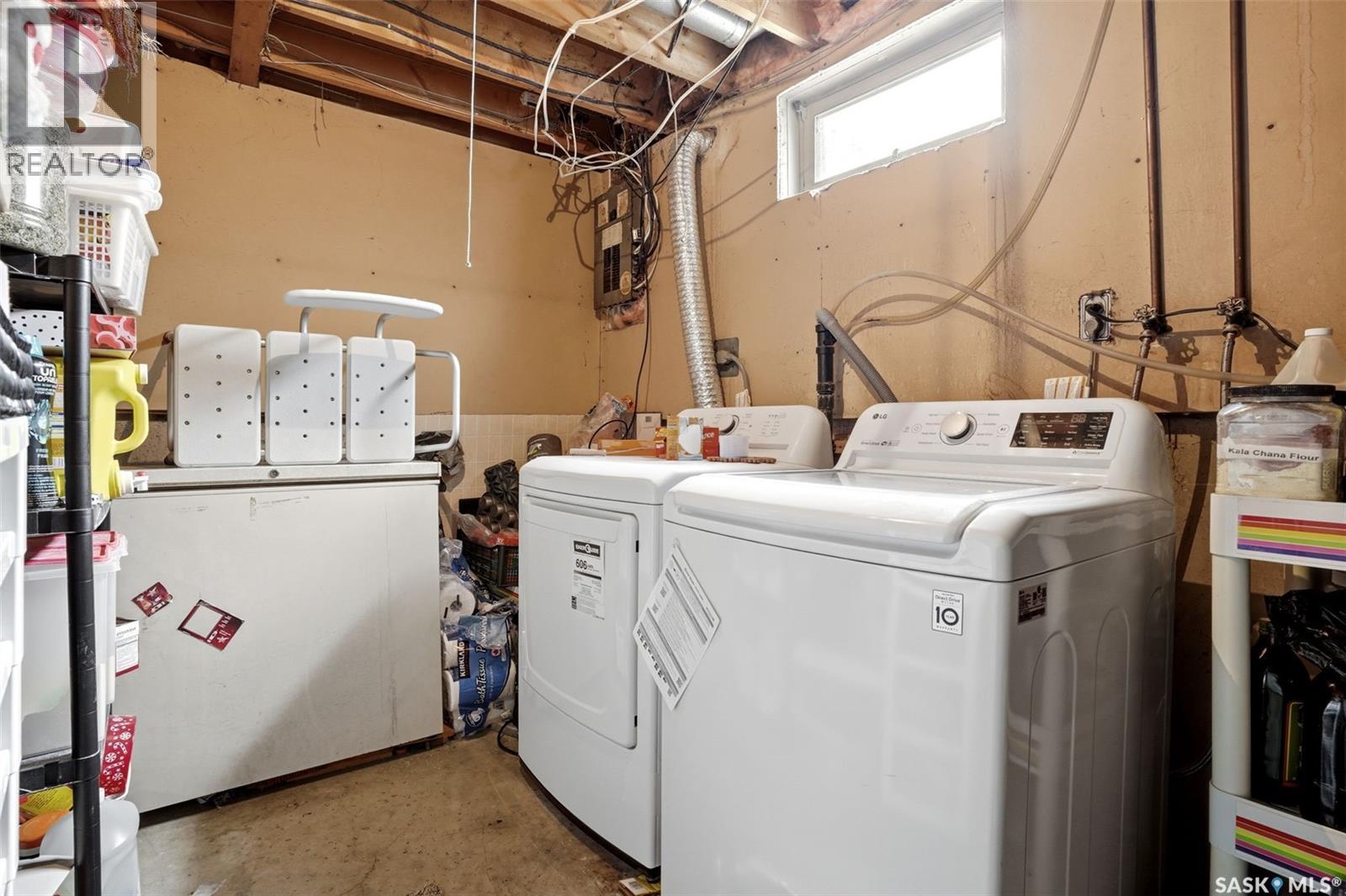 14 Diamond Street, Regina, SK - Indoor Photo Showing Laundry Room