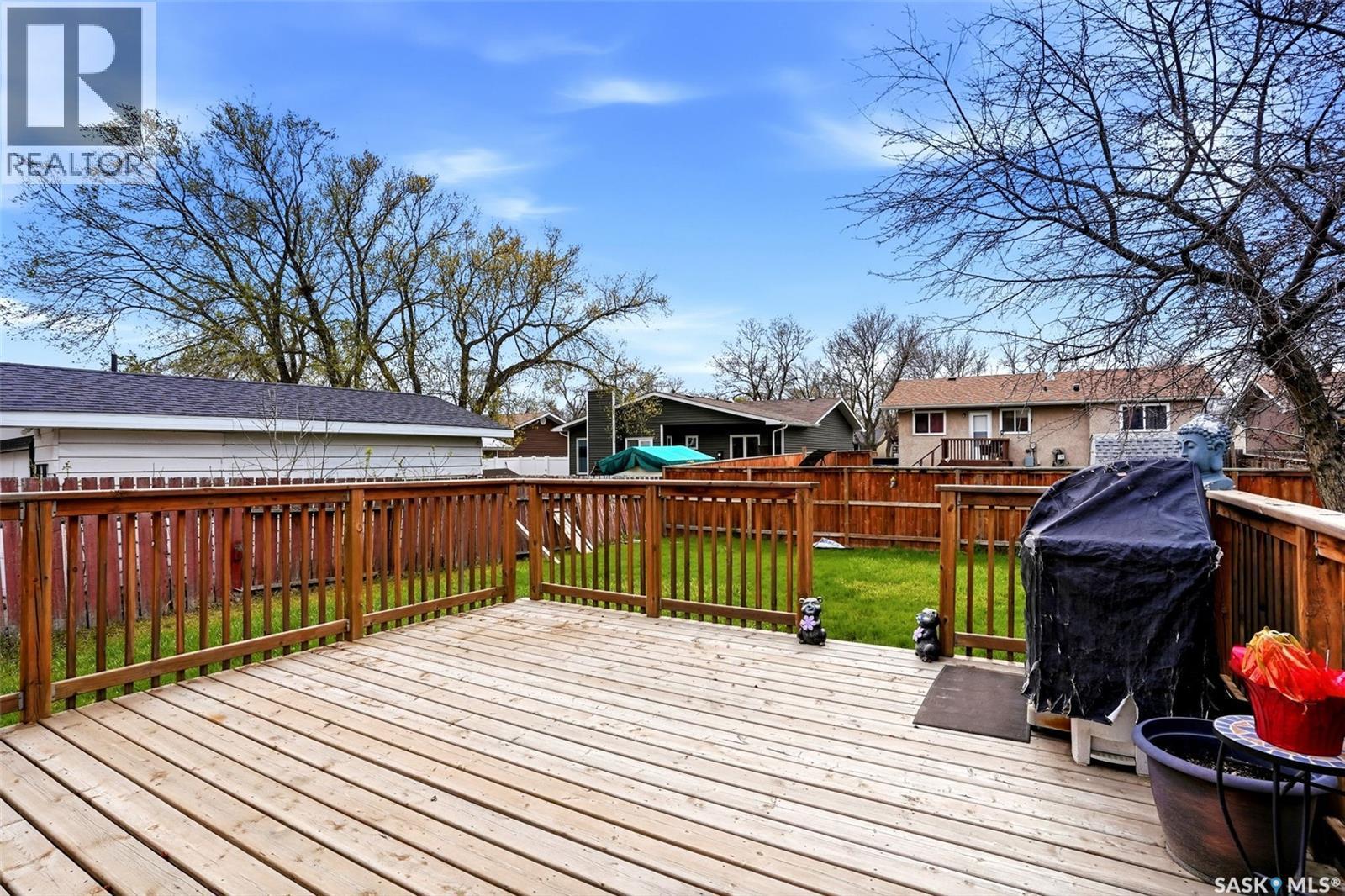 14 Diamond Street, Regina, SK - Outdoor With Deck Patio Veranda