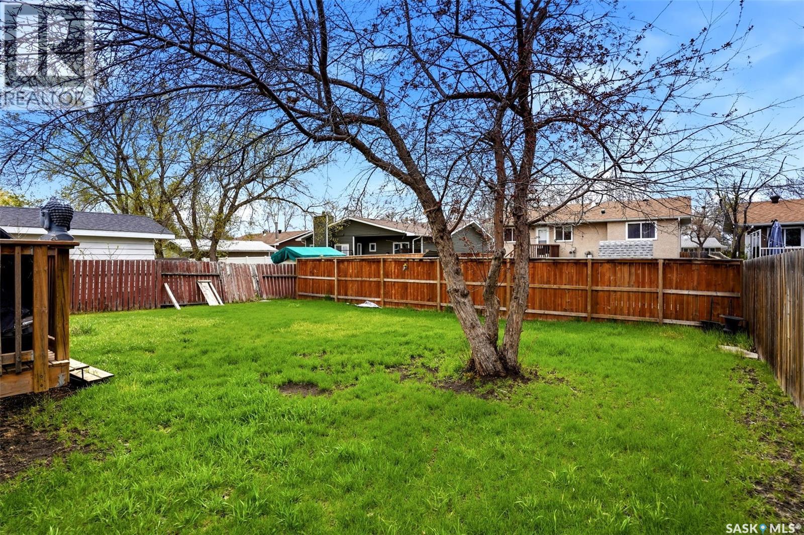 14 Diamond Street, Regina, SK - Outdoor With Backyard