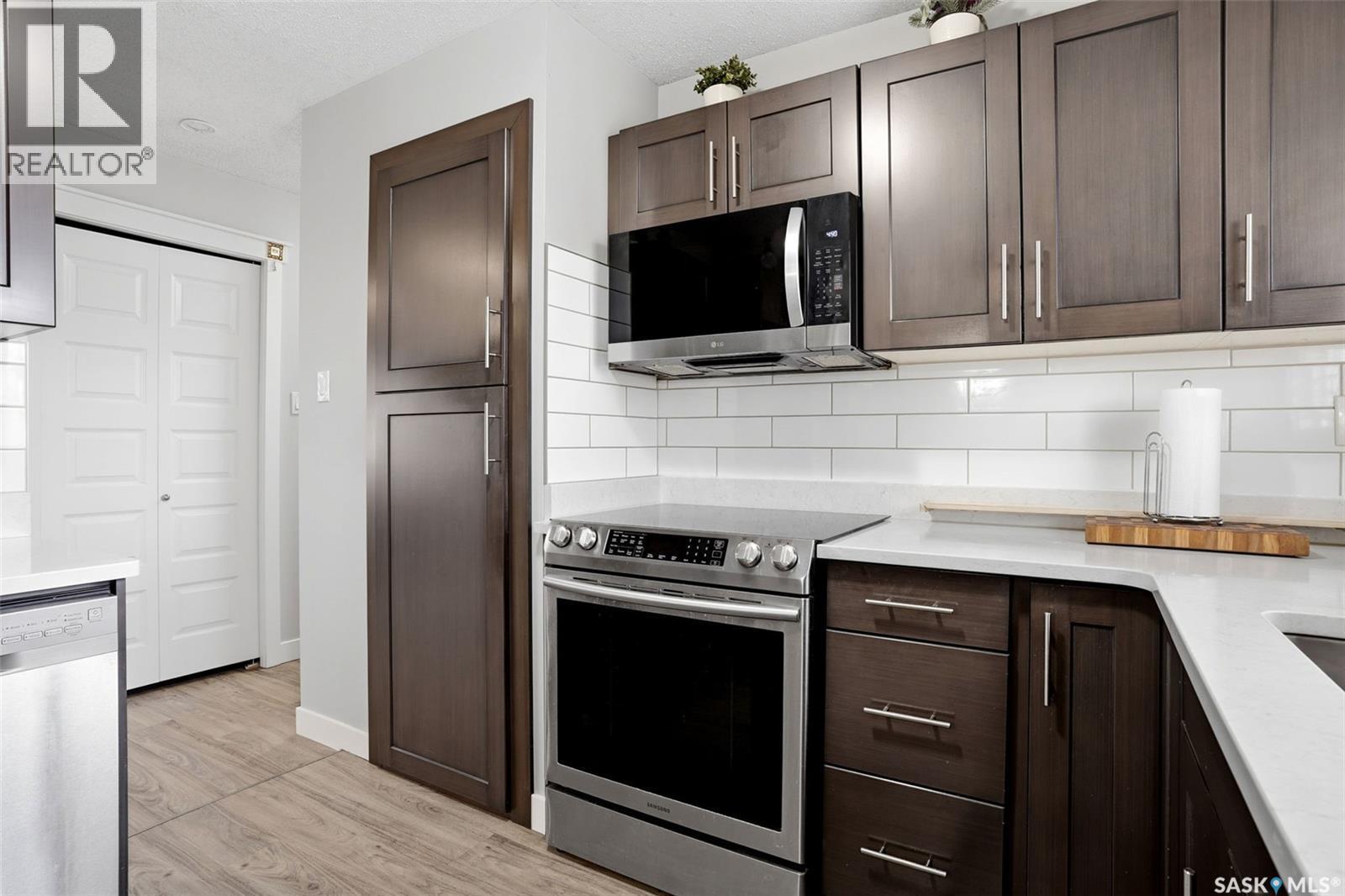 14 Diamond Street, Regina, SK - Indoor Photo Showing Kitchen