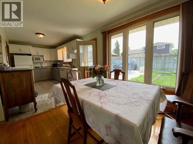 875 Champlain Road, Sarnia, ON - Indoor Photo Showing Dining Room