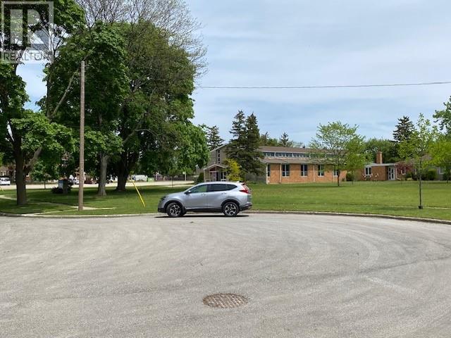 875 Champlain Road, Sarnia, ON - Outdoor