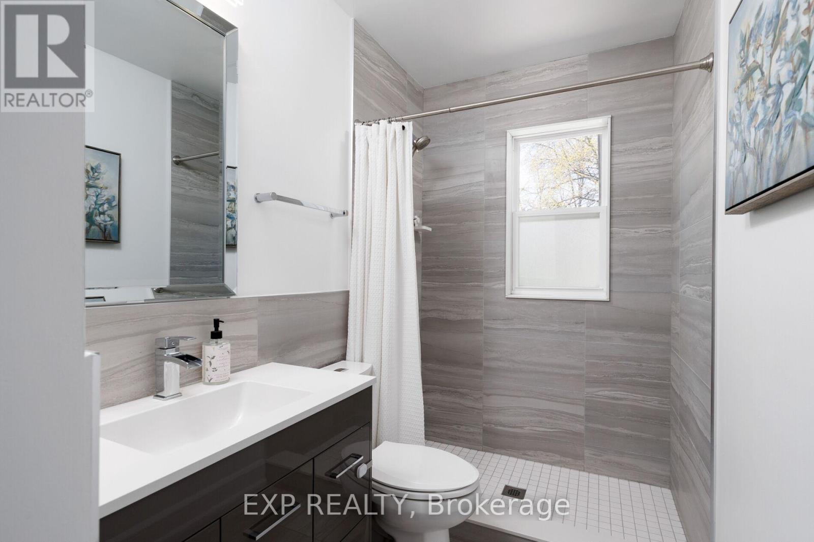 1761 Coram Crescent, Mississauga, ON - Indoor Photo Showing Bathroom