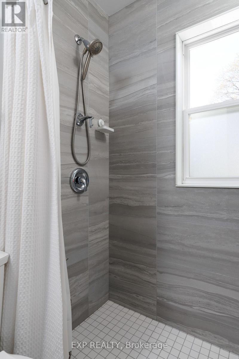 1761 Coram Crescent, Mississauga, ON - Indoor Photo Showing Bathroom