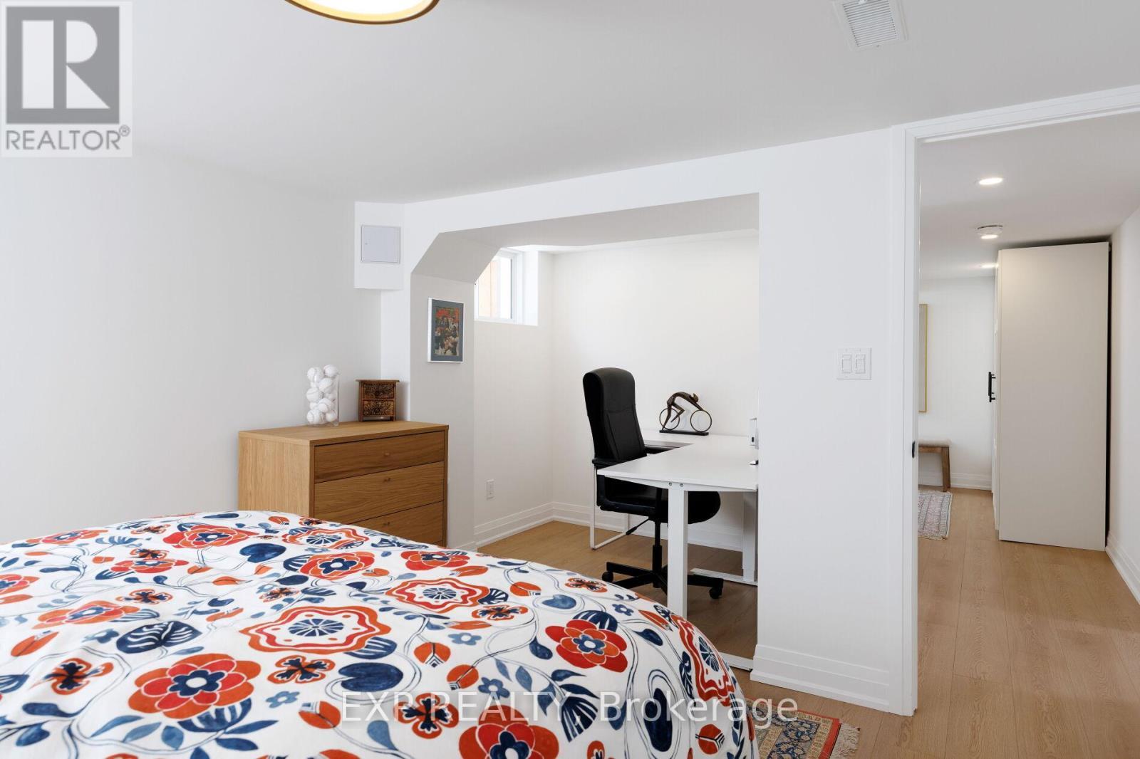 1761 Coram Crescent, Mississauga, ON - Indoor Photo Showing Bedroom
