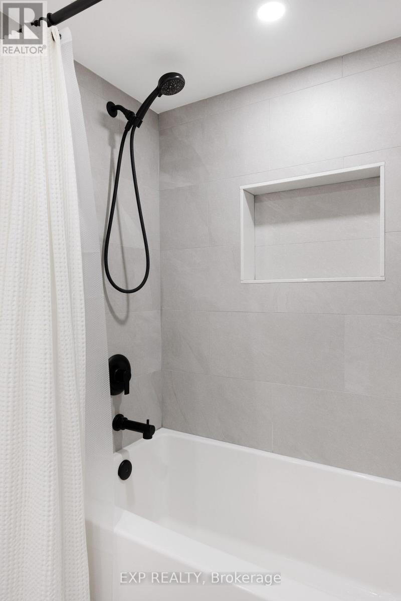 1761 Coram Crescent, Mississauga, ON - Indoor Photo Showing Bathroom