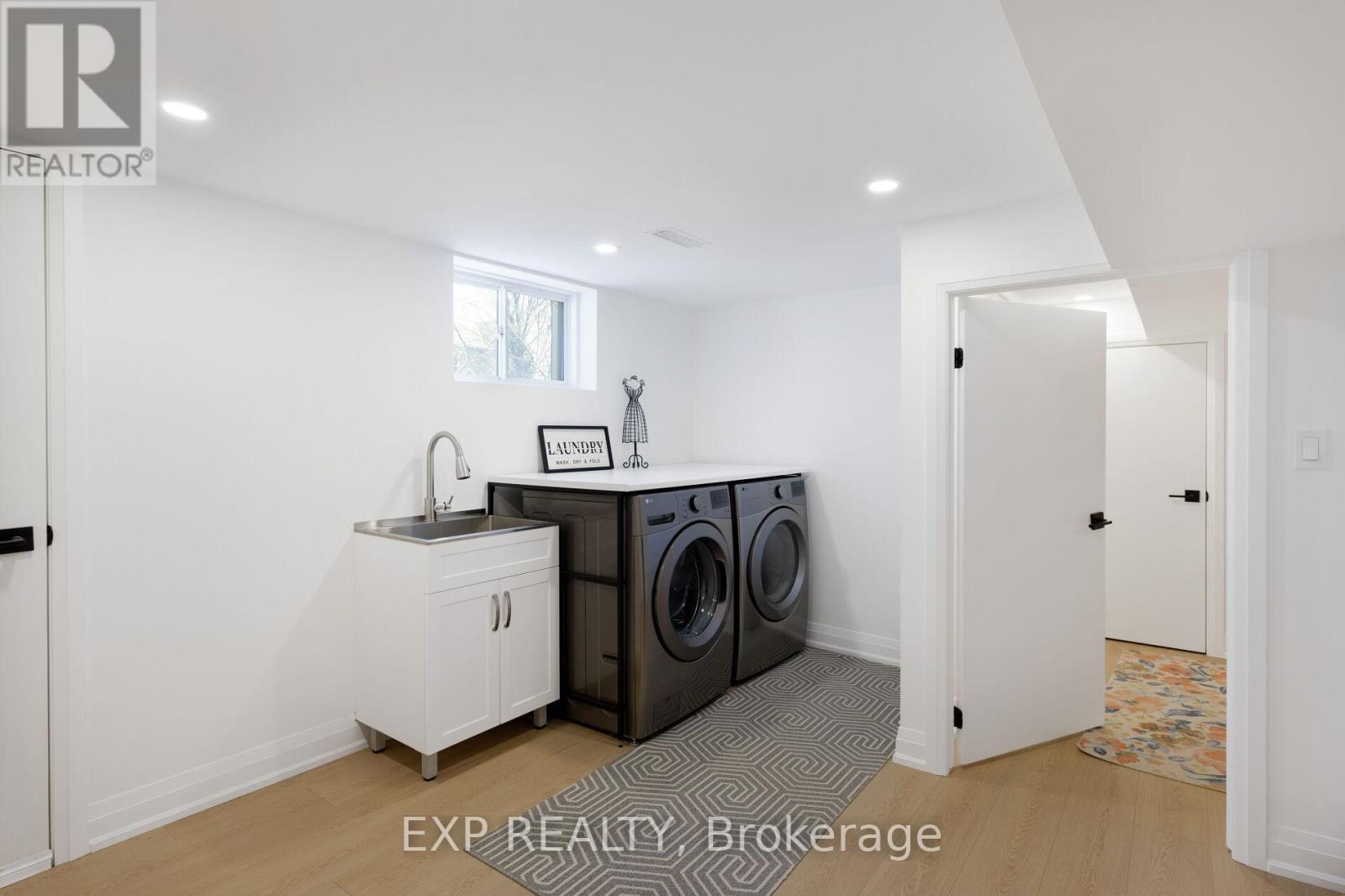 1761 Coram Crescent, Mississauga, ON - Indoor Photo Showing Laundry Room