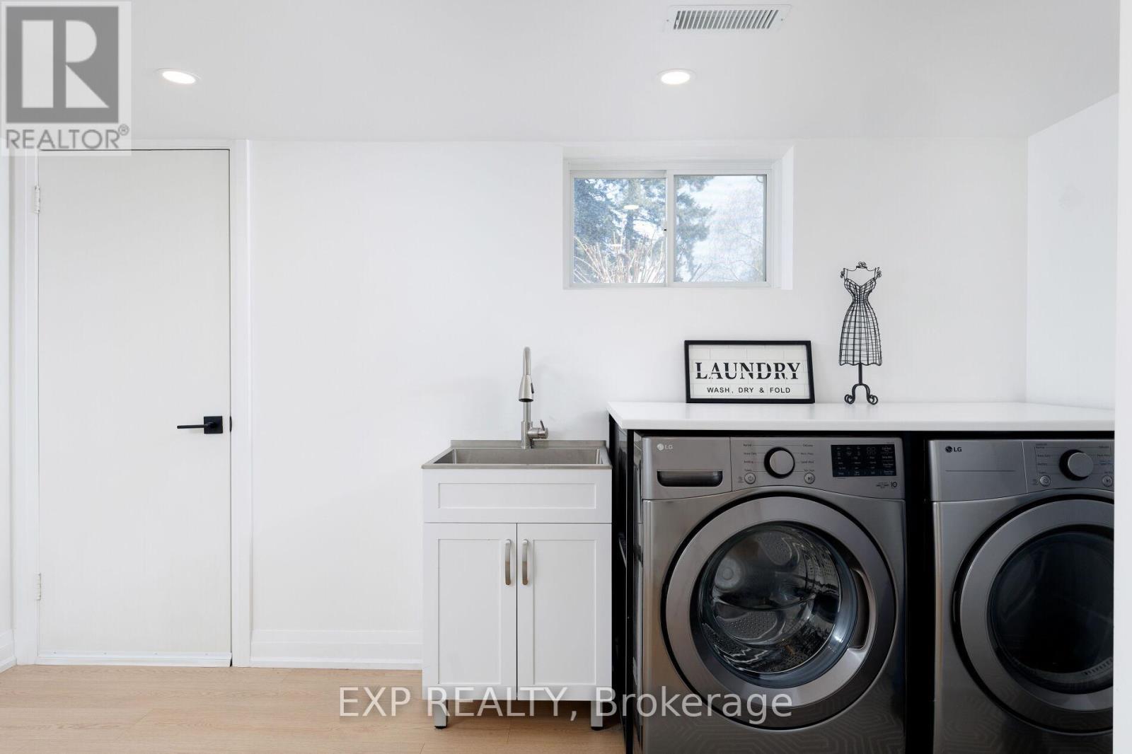 1761 Coram Crescent, Mississauga, ON - Indoor Photo Showing Laundry Room