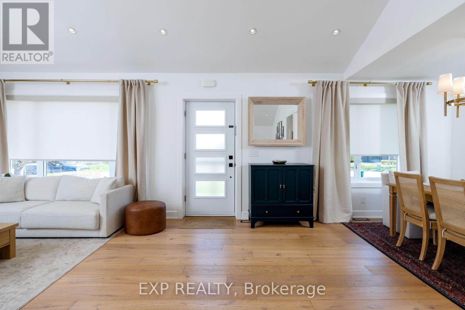 1761 Coram Crescent, Mississauga, ON - Indoor Photo Showing Living Room