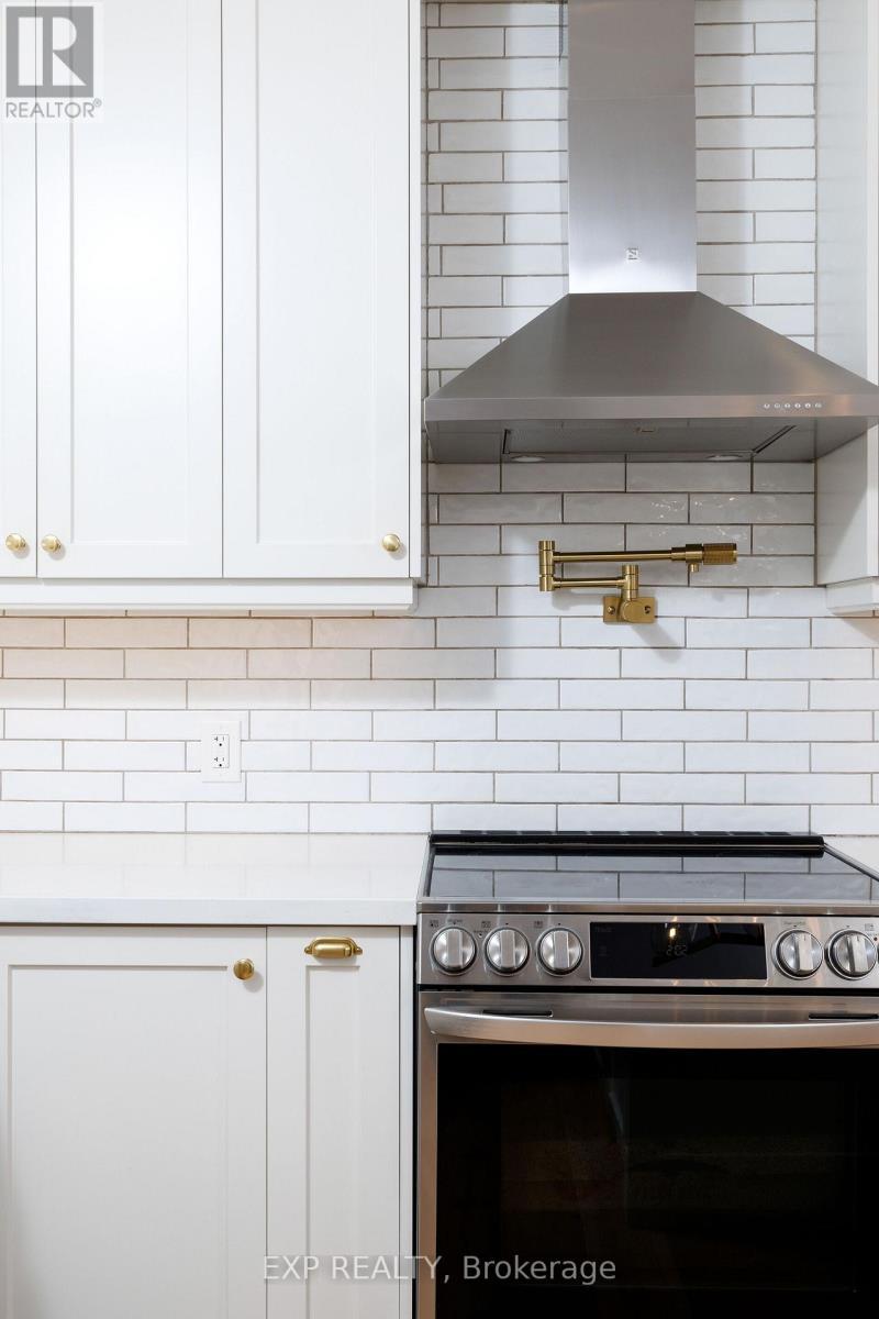 1761 Coram Crescent, Mississauga, ON - Indoor Photo Showing Kitchen