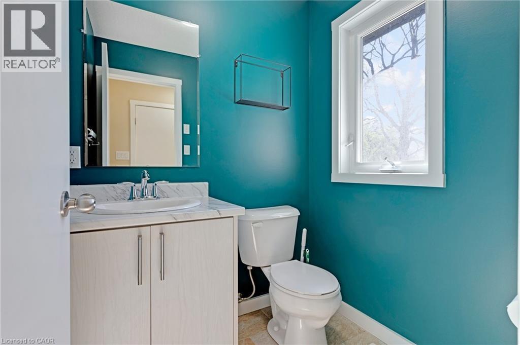 11 Eagle Hill, Cambridge, ON - Indoor Photo Showing Bathroom