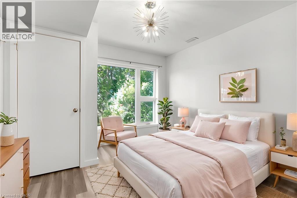 11 Eagle Hill, Cambridge, ON - Indoor Photo Showing Bedroom