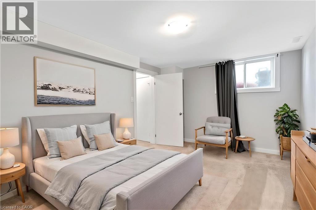 11 Eagle Hill, Cambridge, ON - Indoor Photo Showing Bedroom