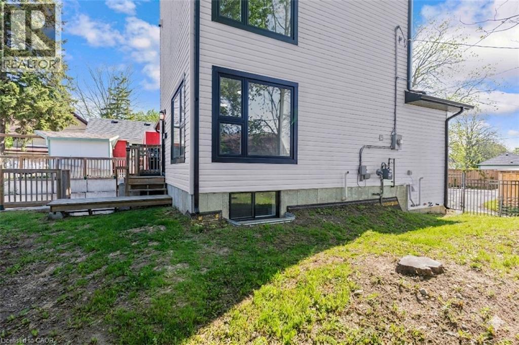 11 Eagle Hill, Cambridge, ON - Outdoor With Deck Patio Veranda