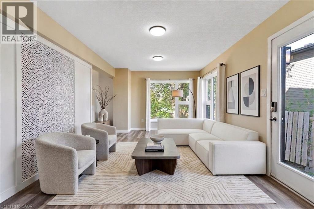 11 Eagle Hill, Cambridge, ON - Indoor Photo Showing Living Room