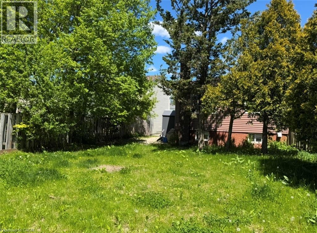 Expansive green space featuring established trees and a privacy fence - 28 Timberlane Crescent Unit# Upper, Kitchener, ON - Outdoor