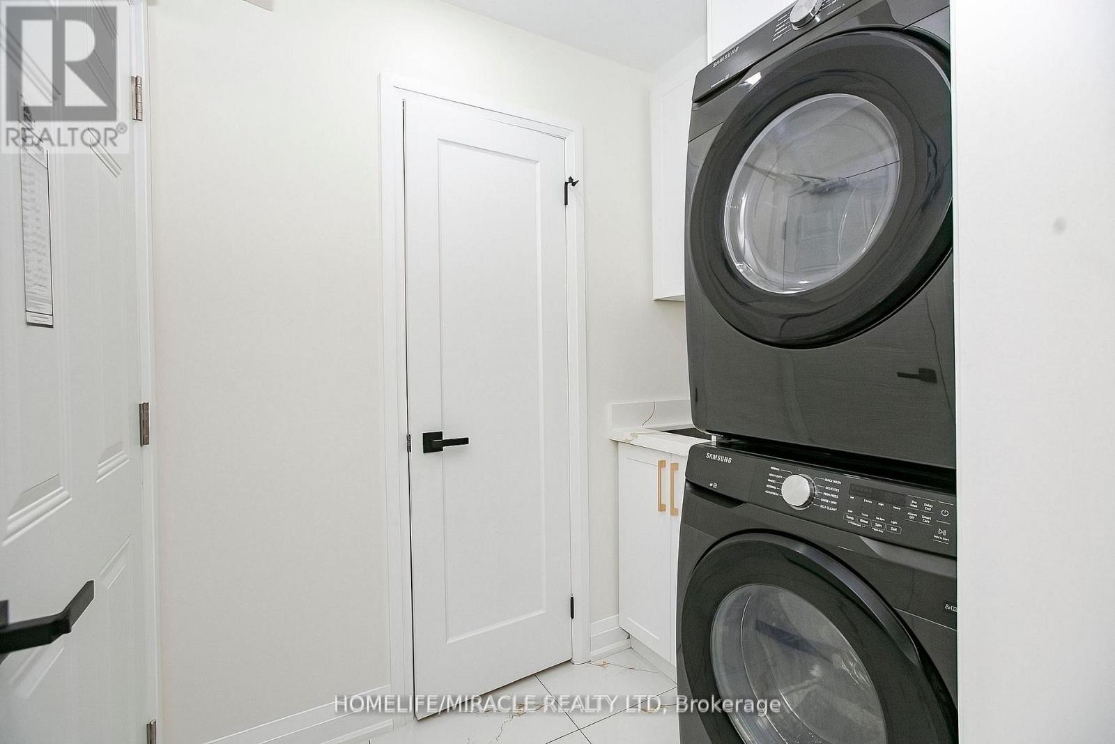 52 Foxacre Row, Brampton, ON - Indoor Photo Showing Laundry Room
