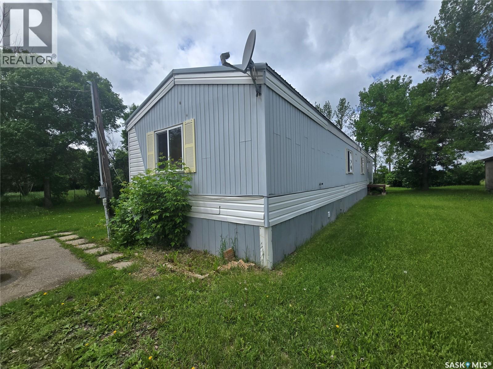 212 Railway Avenue N, Lampman, SK