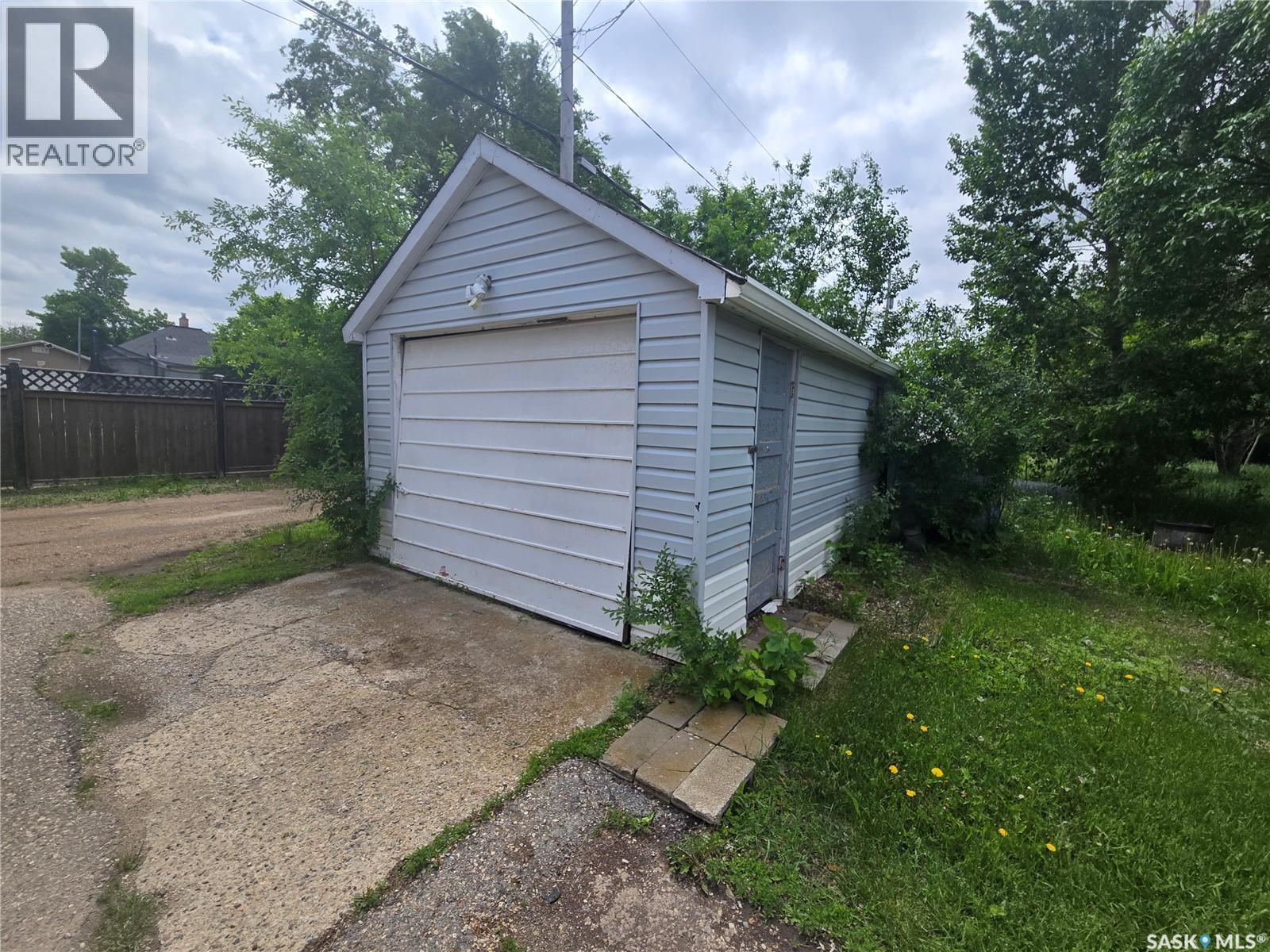 212 Railway Avenue N, Lampman, SK