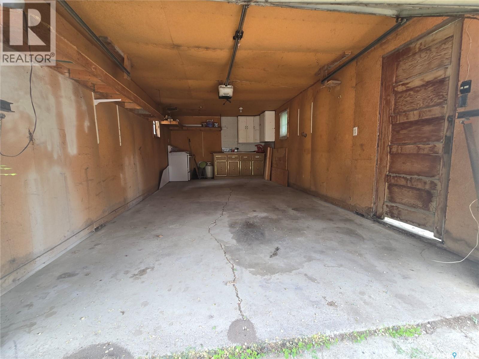 212 Railway Avenue N, Lampman, SK