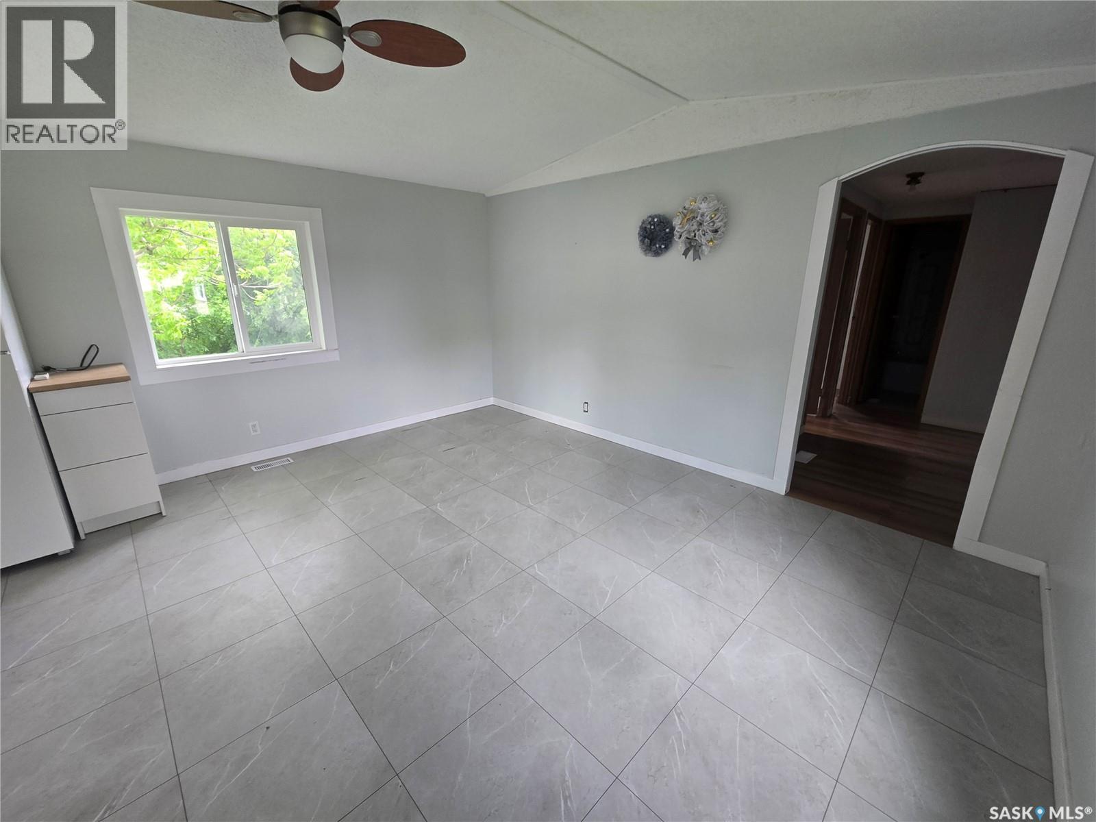 212 Railway Avenue N, Lampman, SK