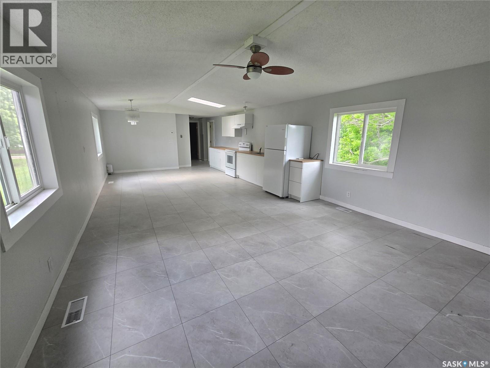 212 Railway Avenue N, Lampman, SK