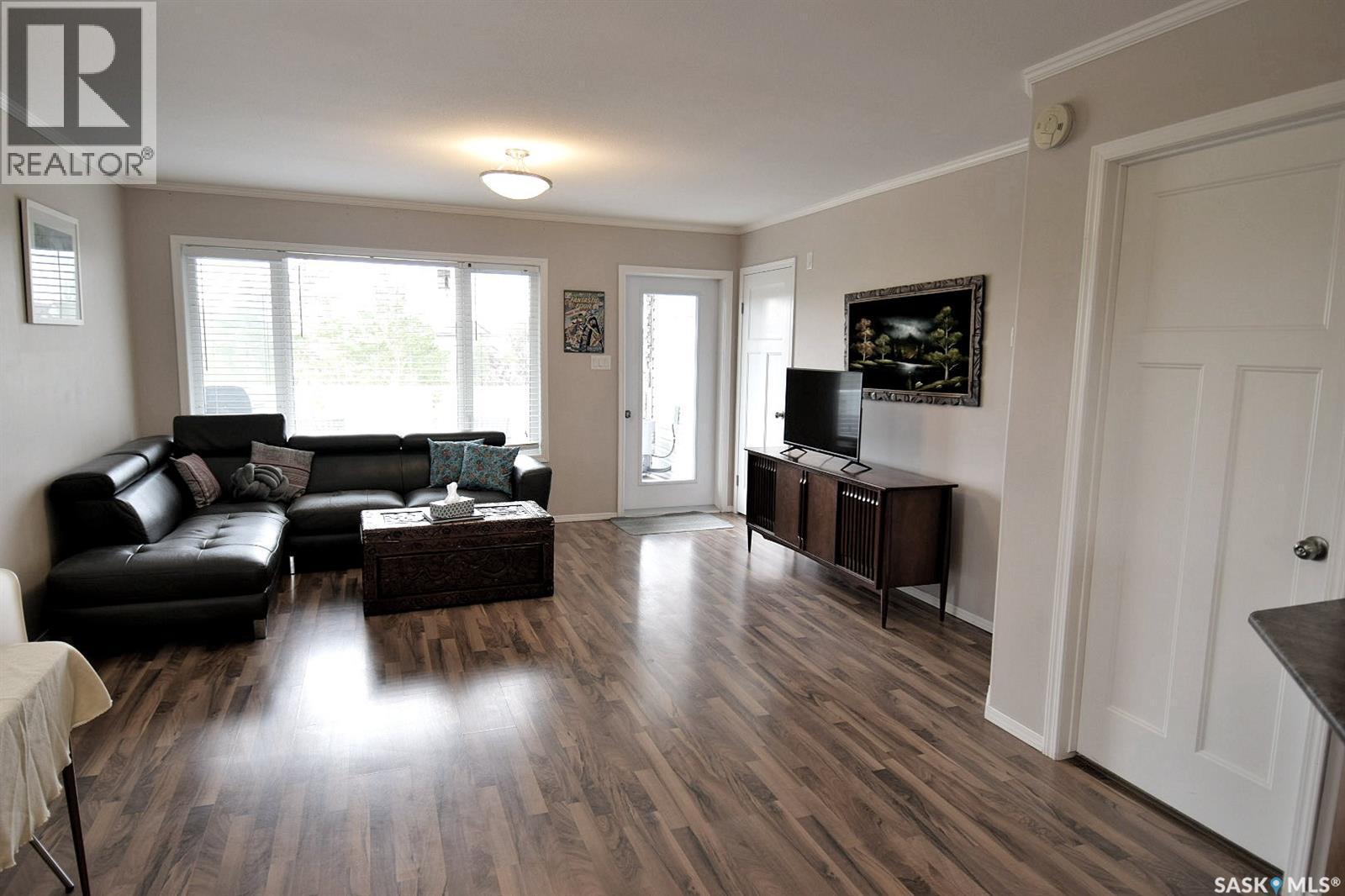 102 1022 Hampton Circle, Saskatoon, SK - Indoor Photo Showing Living Room