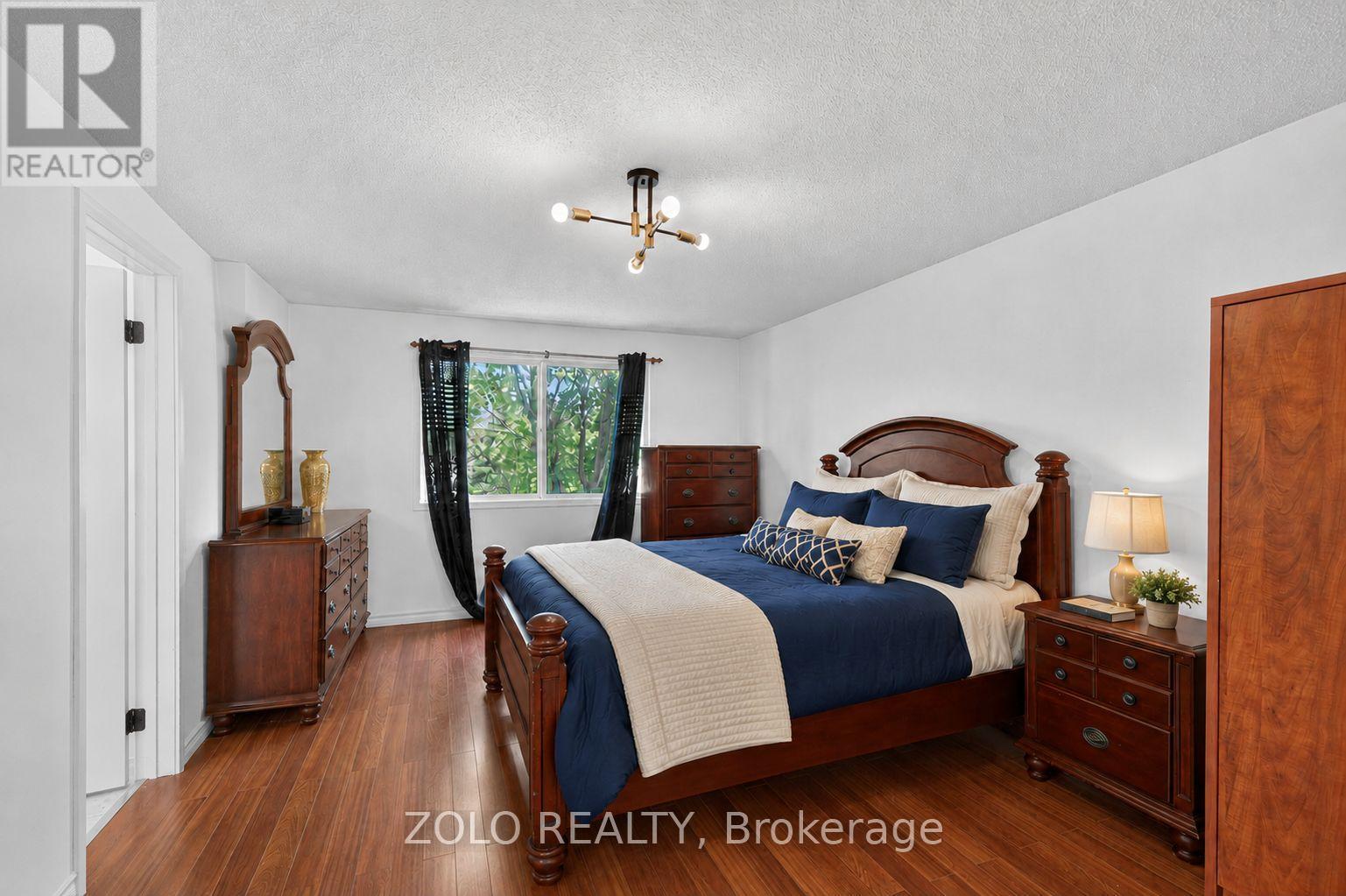 6166 Kindree Circle, Mississauga, ON - Indoor Photo Showing Bedroom