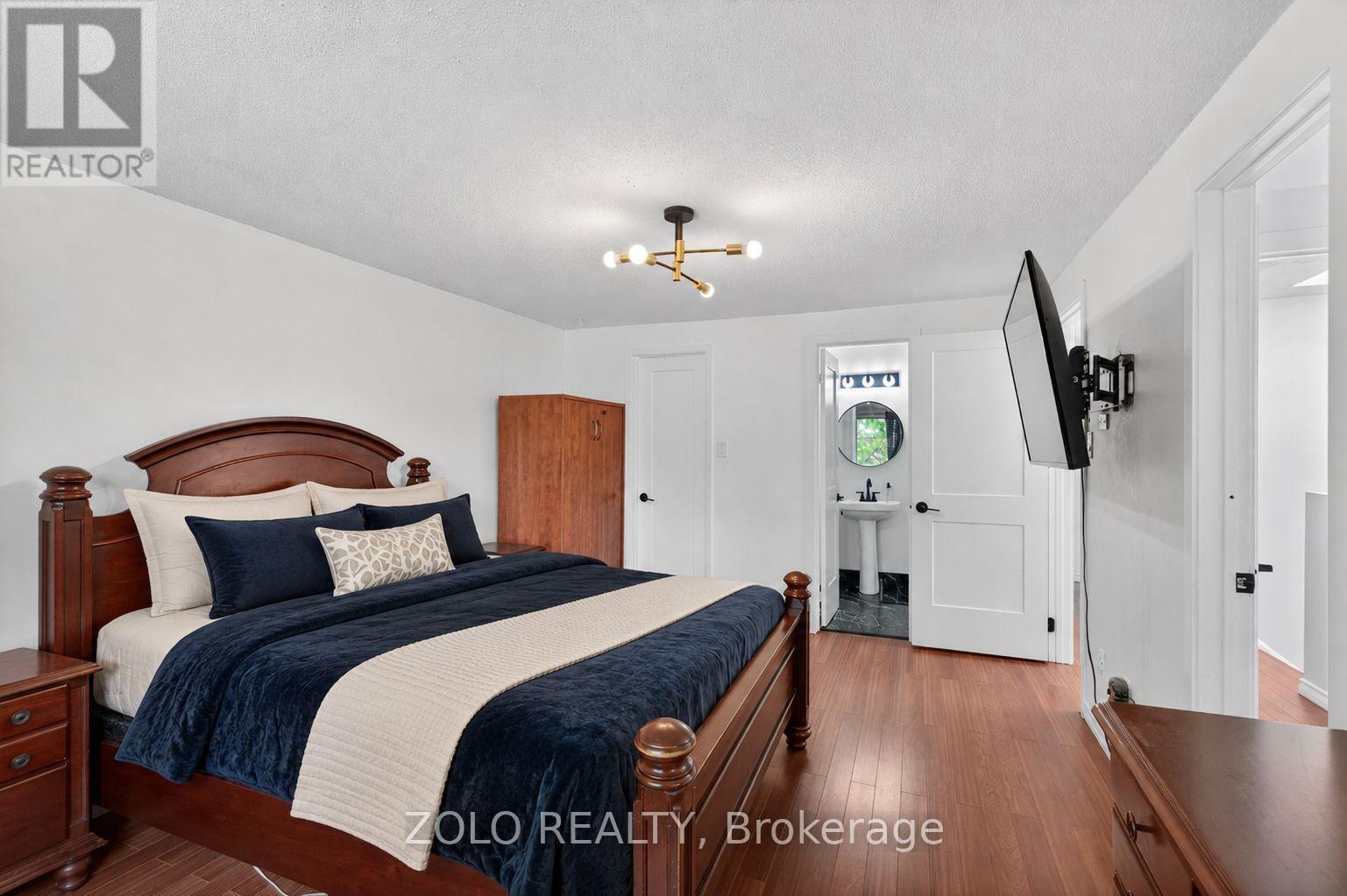 6166 Kindree Circle, Mississauga, ON - Indoor Photo Showing Bedroom