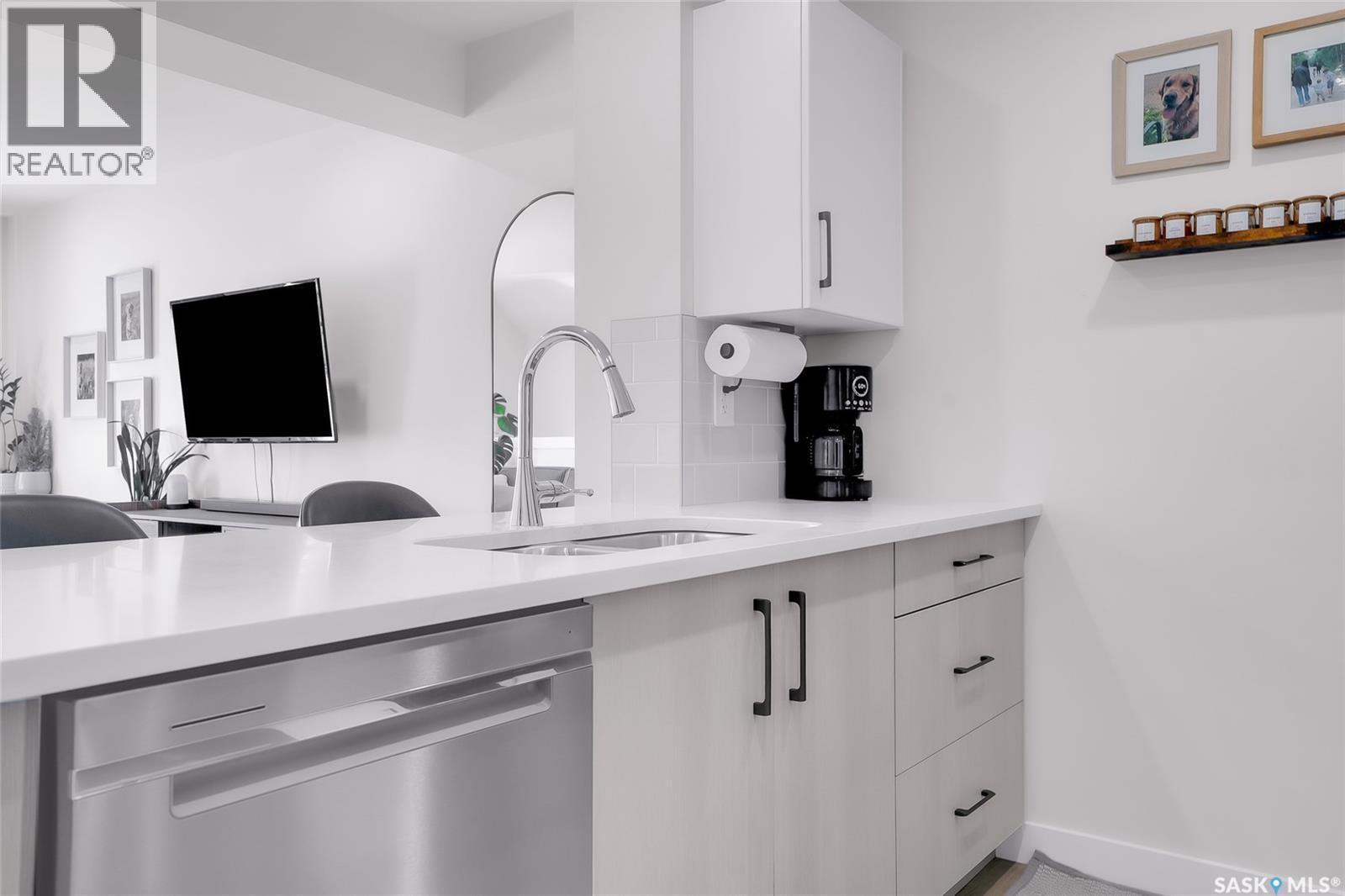 9 651 Dubois Crescent, Saskatoon, SK - Indoor Photo Showing Kitchen