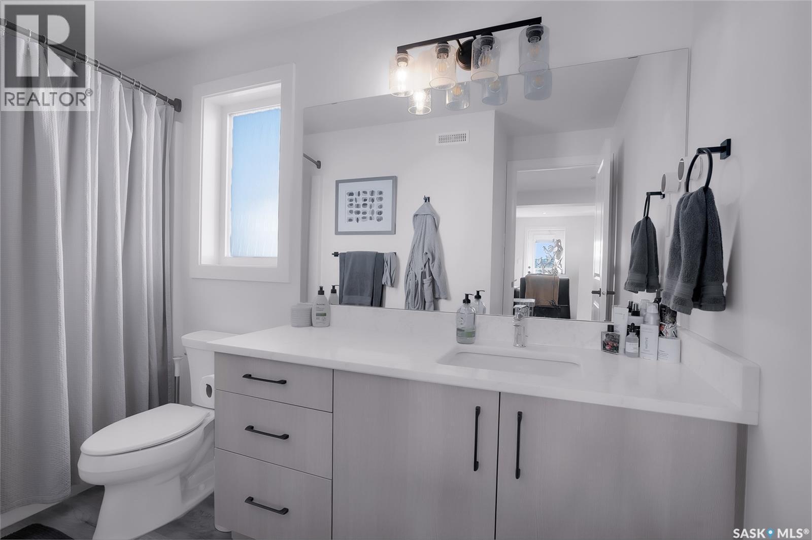 9 651 Dubois Crescent, Saskatoon, SK - Indoor Photo Showing Bathroom