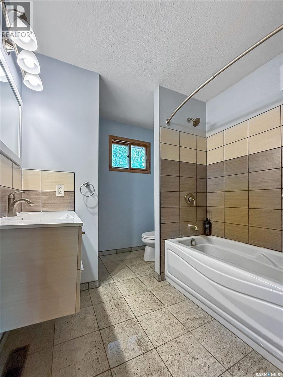 12 5Th Avenue, Candle Lake, SK - Indoor Photo Showing Bathroom