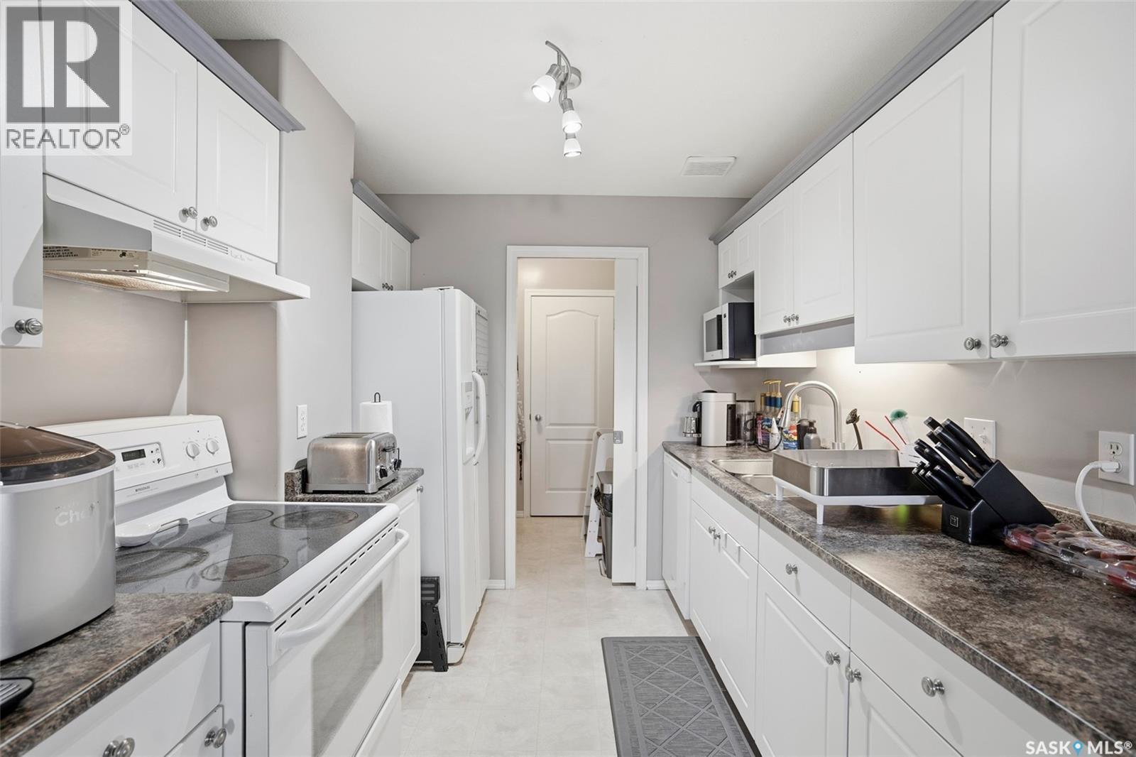 203C 425 Keevil Crescent, Saskatoon, SK - Indoor Photo Showing Kitchen With Double Sink