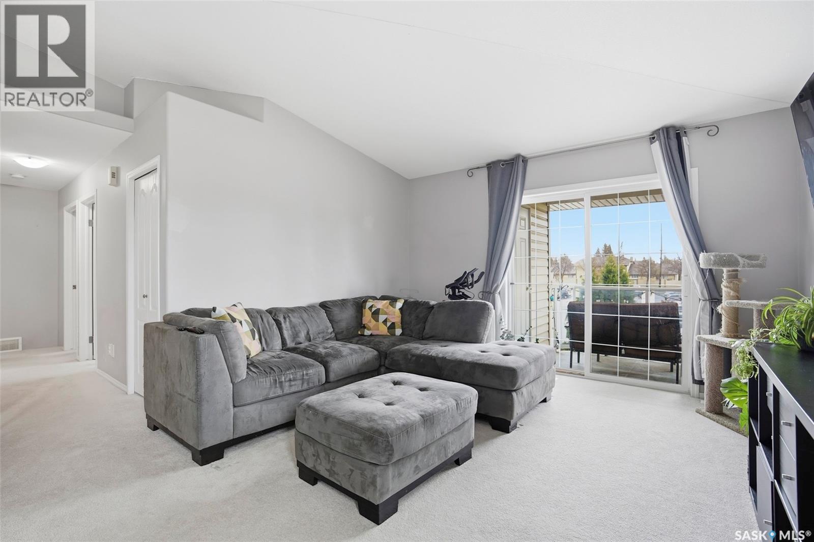 203C 425 Keevil Crescent, Saskatoon, SK - Indoor Photo Showing Living Room
