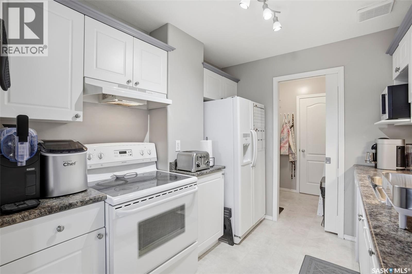 203C 425 Keevil Crescent, Saskatoon, SK - Indoor Photo Showing Kitchen