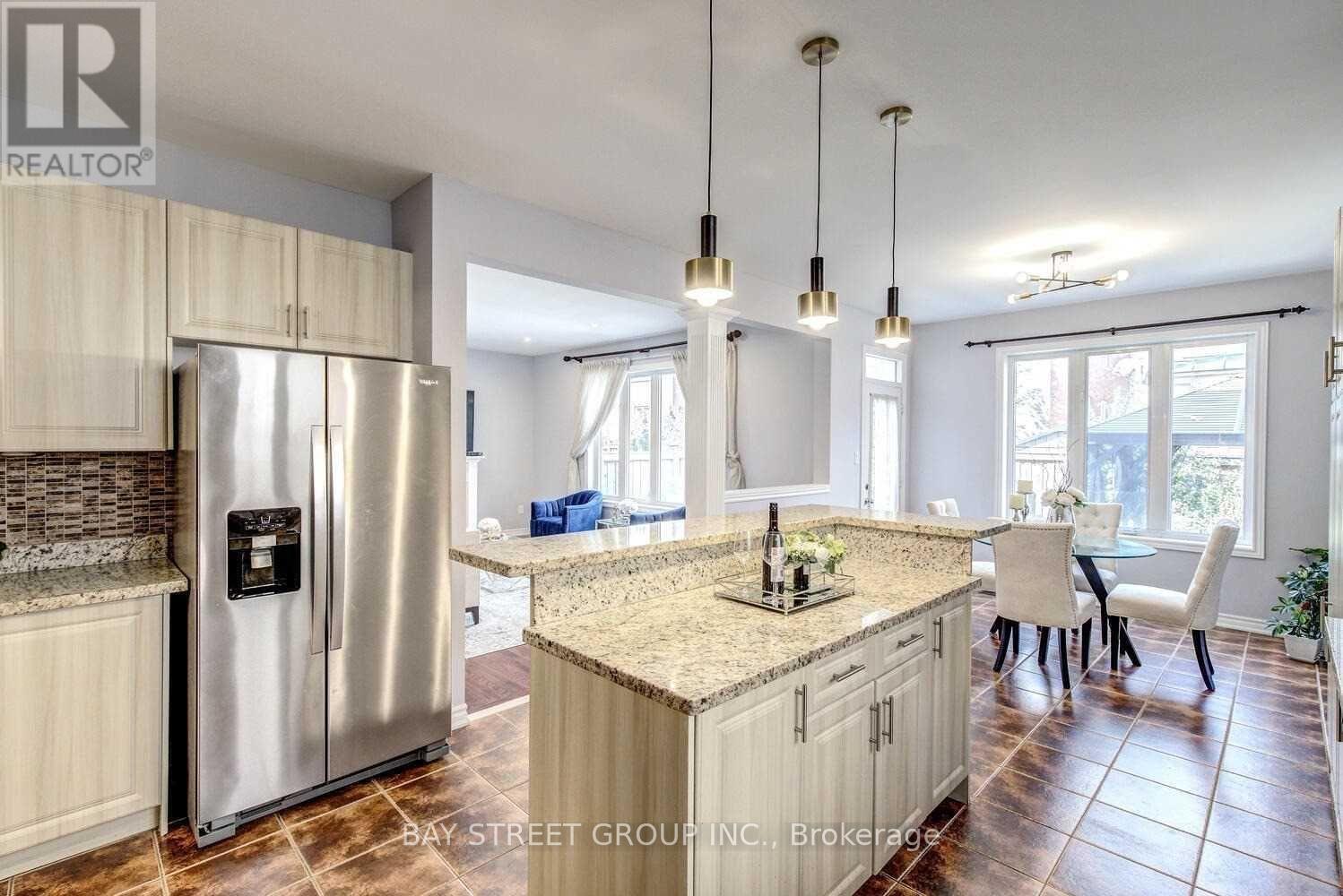Upper - 134 Ascalon Drive, Vaughan, ON - Indoor Photo Showing Kitchen With Upgraded Kitchen