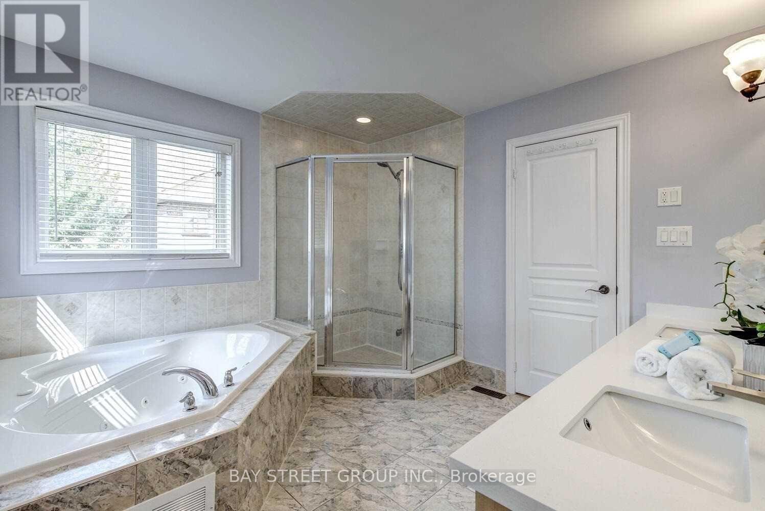 Upper - 134 Ascalon Drive, Vaughan, ON - Indoor Photo Showing Bathroom