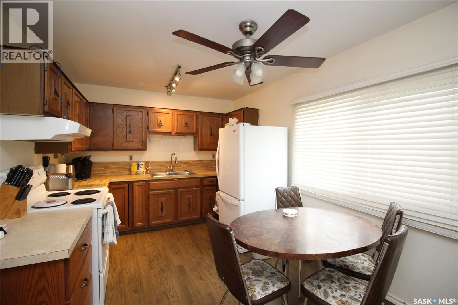 403 4Th Street W, Shaunavon, SK - Indoor