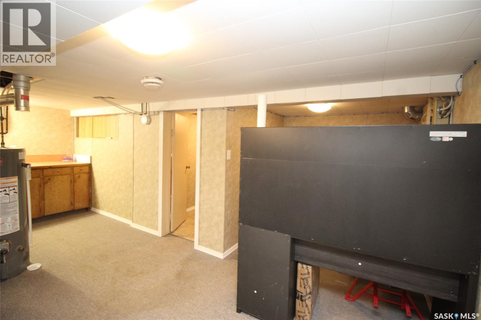 403 4Th Street W, Shaunavon, SK - Indoor