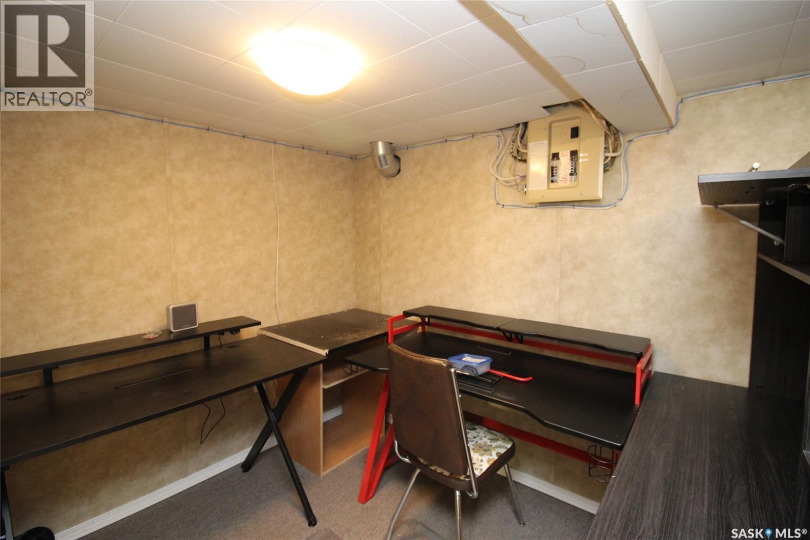 403 4Th Street W, Shaunavon, SK - Indoor