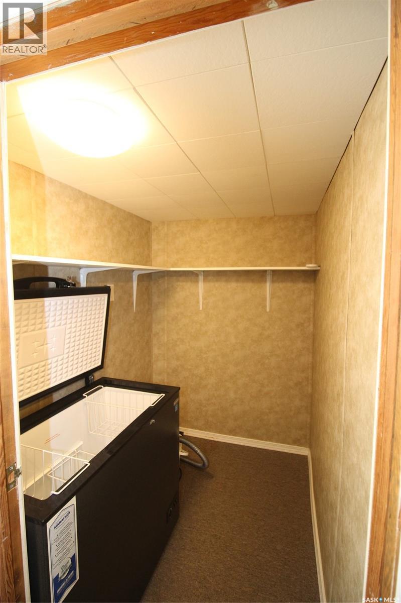 403 4Th Street W, Shaunavon, SK - Indoor