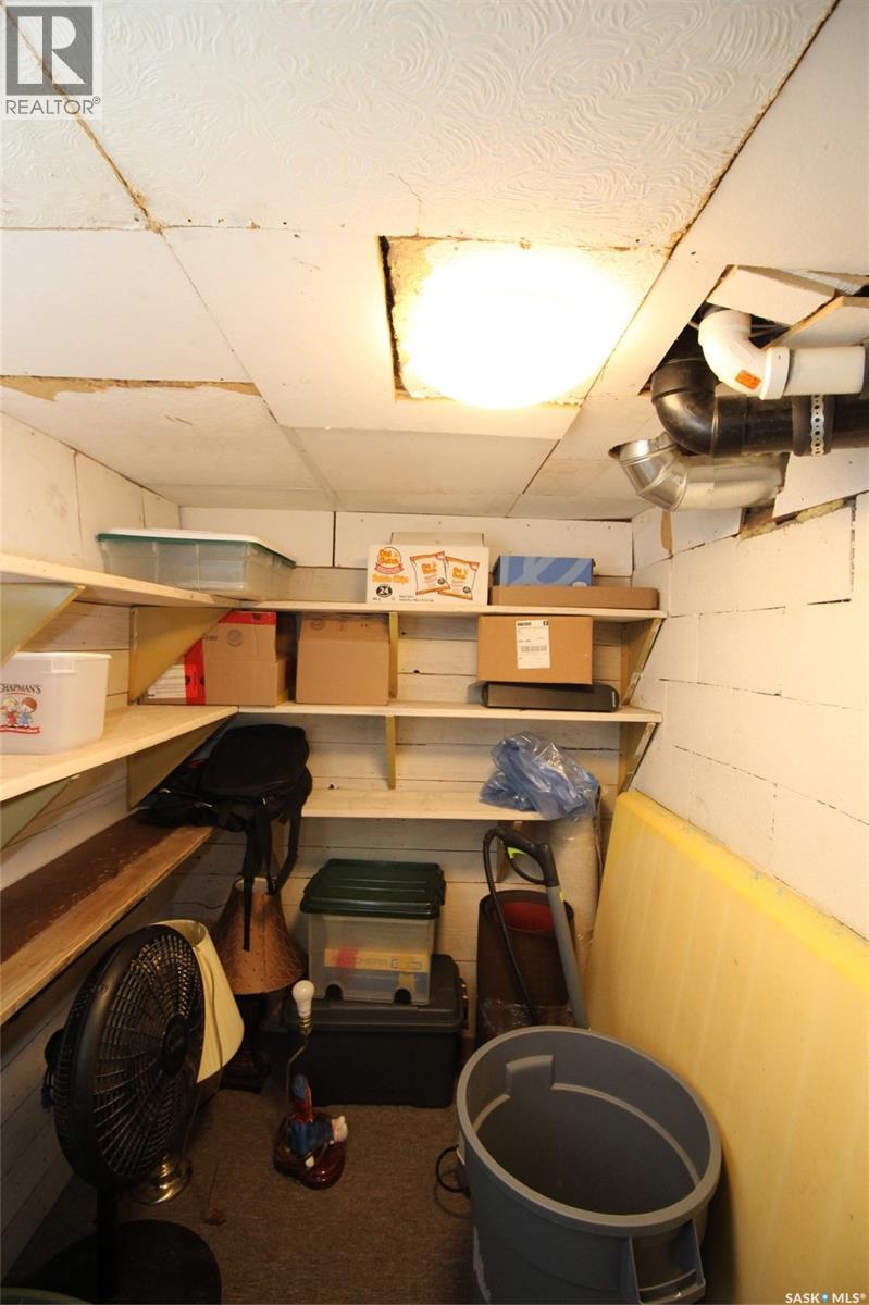 403 4Th Street W, Shaunavon, SK - Indoor Photo Showing Other Room